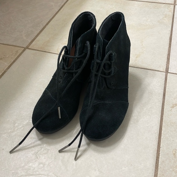 Women’s Toms Suede Black Booties Size 8 - Picture 1 of 6
